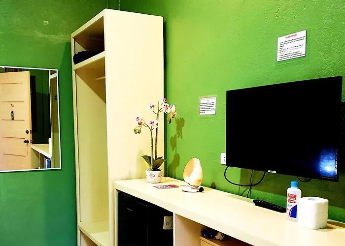 Mjs Garden Powered By Cocotel Guest house